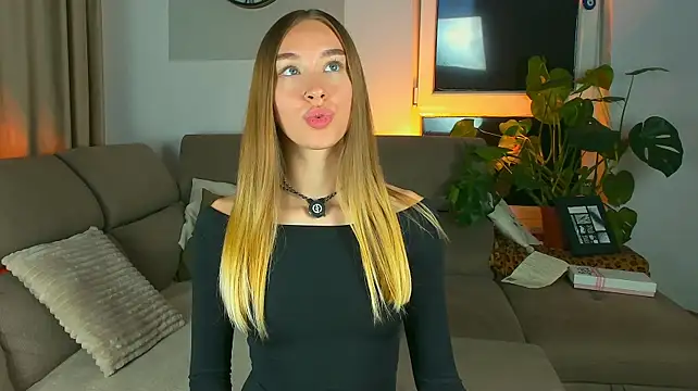 SugarSkye - So wet it’s unreal 🥵