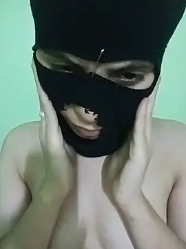 Amira_vs_amir