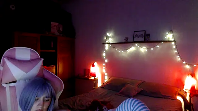 Venus_666 - naked and lick armpits