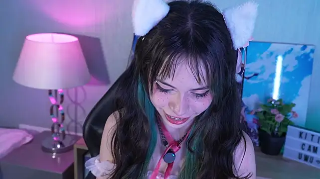 Kitticam - Feetjob + sipt cock 🥵💦 ╰(*°▽°*)╯