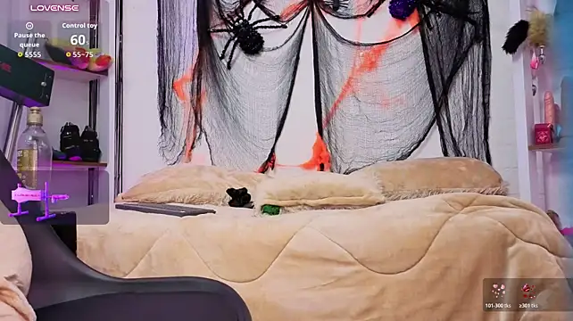 Louise_nails - play nipples + control toy x2
