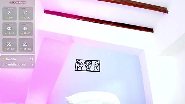 Laura_Torres18 - oil on my naked ass