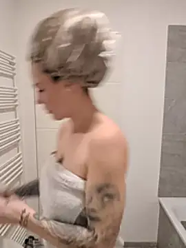 DirtyTechCouple- - Suck on Fingers like a bj😘