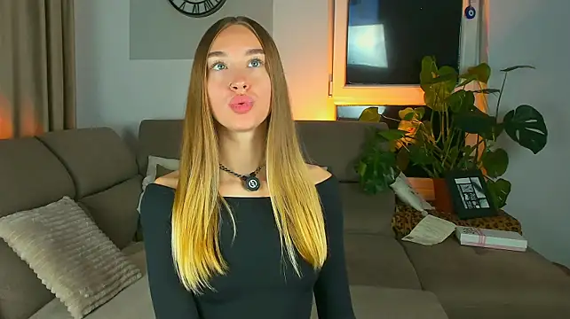 SugarSkye - So wet it’s unreal 🥵