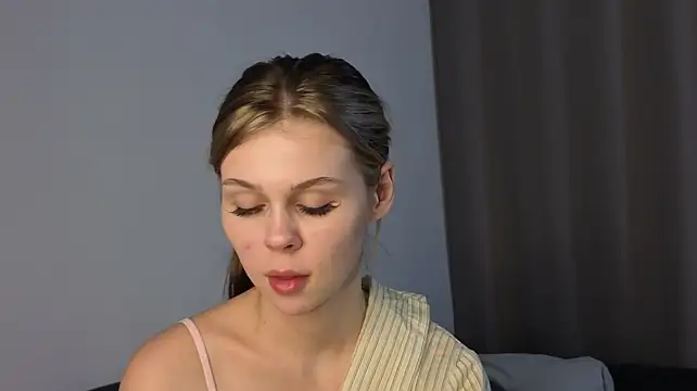 Herminasouth - under boobs + hard tease