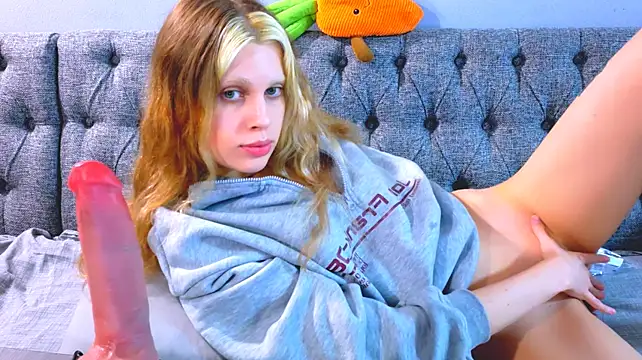 Maxine_gold - spread pussy wide