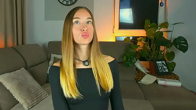SugarSkye - So wet it’s unreal 🥵