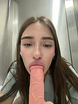 Sweet_Milaa1 - RIDE DILDOO IN THE PUBLIC BATHROOM 😋