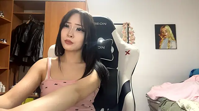 SinaDrenning - Squeeze my boobs under my bra