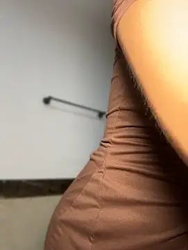 Juanita-Diaz - FUCK MY PUSSY IN MENS BATHROOM + CREAM🥵