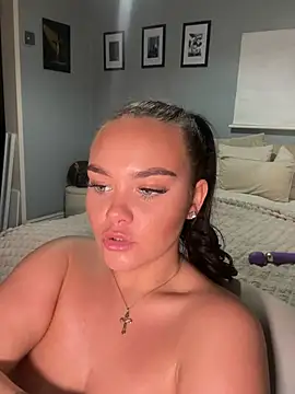 MaddisonWhitex - Hand Bra (3 min)