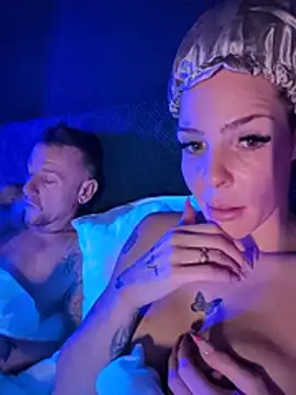DirtyTechCouple- - Suck on Fingers like a bj😘