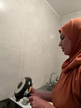 Darsha_Khemu - SQUIRT IN THE GARAGE