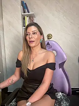 PamelaQenn2 - Naked pam ♥ 🤭🫦