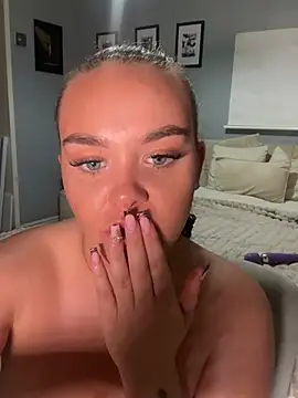 MaddisonWhitex - Boobs Out (3 min)