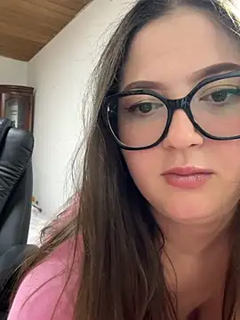 Kamilla_Loop - Naked