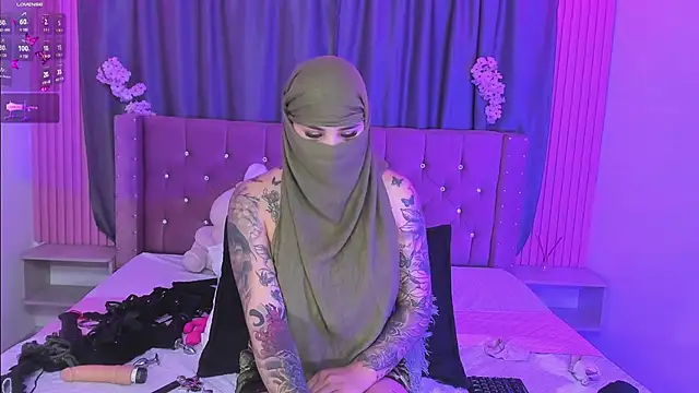 Nayla-Mouna - slap on the ass and oil