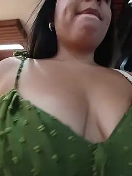 Julieth_hot-69 - Take off my panties in public 😈