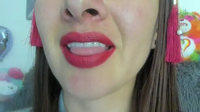 Queen_fetish - SHOW TITS AND FACE