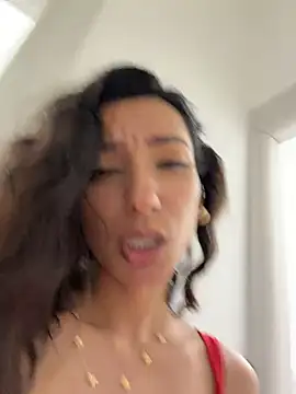 -_MiaQueen_- - Top off at stranger door