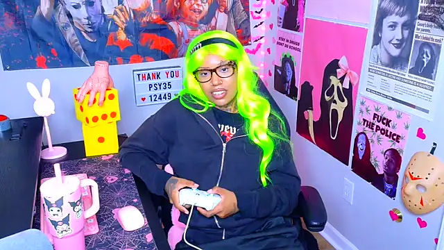 Spookiebaddie - naked + oil😇