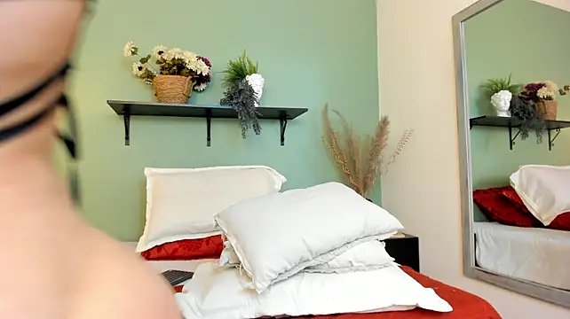 MilaBenett - Fingering deep & hard dripping