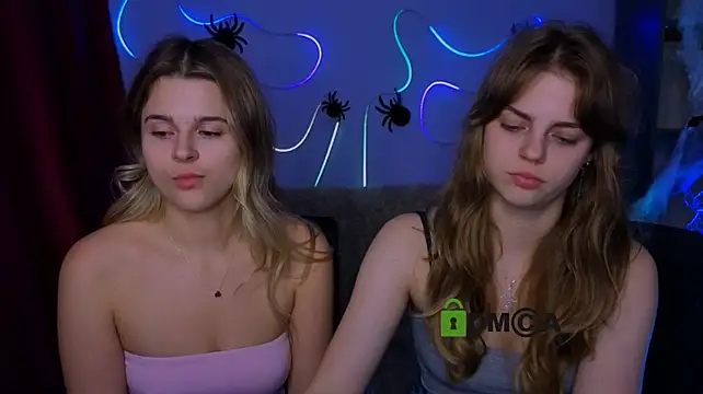 Berry_alma - play with het tits