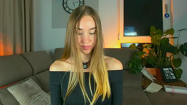 SugarSkye - So wet it’s unreal 🥵
