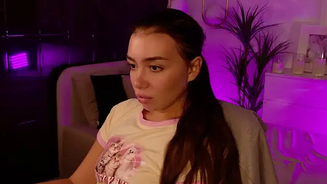 KiaraKiy - underboob