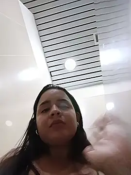 Julieth_hot-69 - Take off my panties in public 😈
