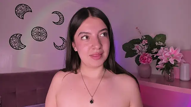 Sara_Deen - 💋 Playful Cleavage Tease