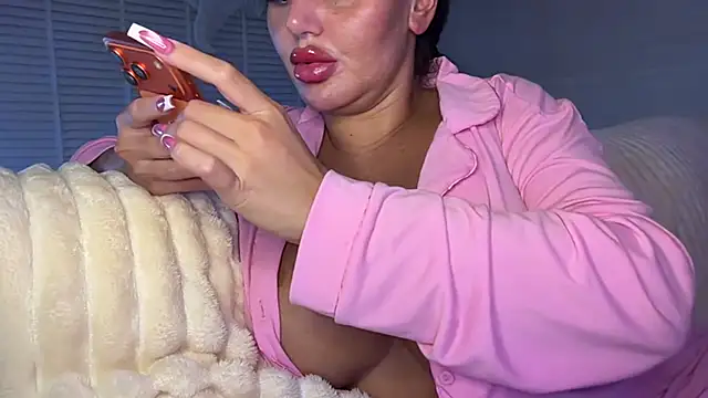 BIGBOOTYELLIEXXX - SHAKE ASS NAKED