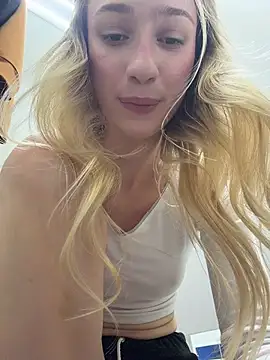 Lia-see-ya - Remove top +pinch Tits topless in WC🫣💢