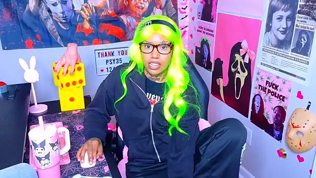 Spookiebaddie - naked + oil😇