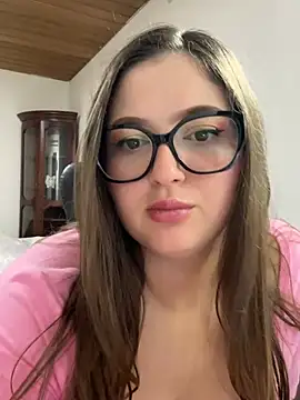 Kamilla_Loop - Naked