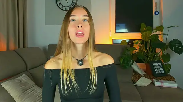 SugarSkye - So wet it’s unreal 🥵
