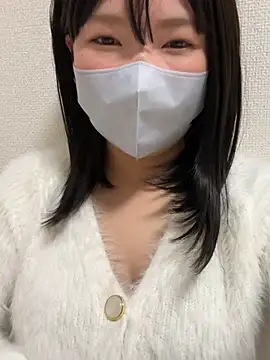 MOKAchann - 谷間チェック✅