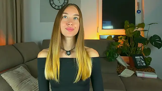 SugarSkye - So wet it’s unreal 🥵