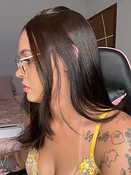 Lyly_Angelll - ꧁🌸Tits out+Zom pussy😌꧂