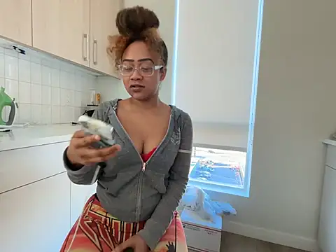 ReeseZen - Take sweater off +boobies out 5m