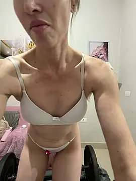 Irresistible37 - Treinar pelada/workout Naked