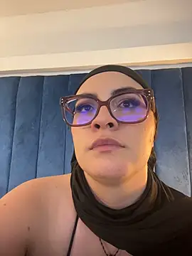 Mirandacute - suck dildo