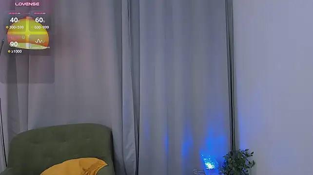 PollyMayer - Make me doggy with no panties