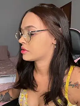Lyly_Angelll - ꧁🌸Tits out+Zom pussy😌꧂