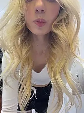 Lia-see-ya - Remove top +pinch Tits topless in WC🫣💢