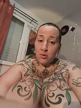 Thelittledevil388 - Je montre mes seins + cul