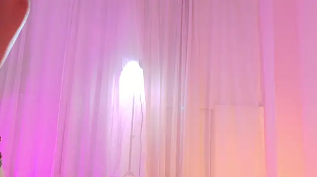 Trixxie_18 - Rub my sexy ass with plug