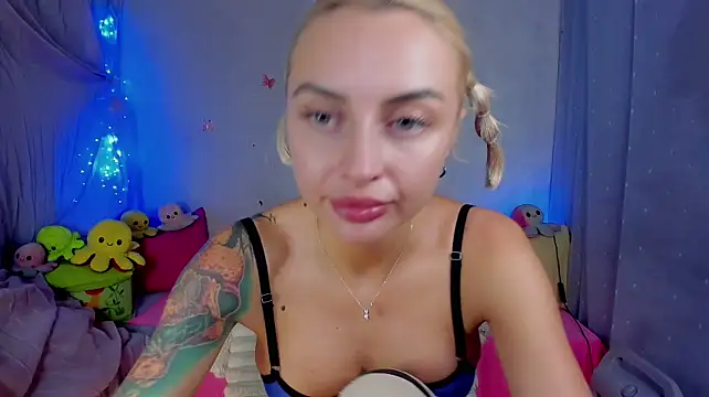 YourLizzyDoll - stay topless+blowjob 3 min