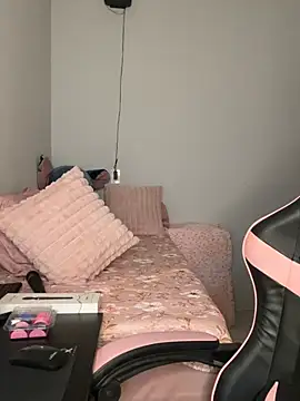 Lyly_Angelll - ꧁🌸Tits out+Zom pussy😌꧂