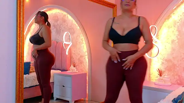 MiaLaurents - 🍑 Turn around & twerk slowly